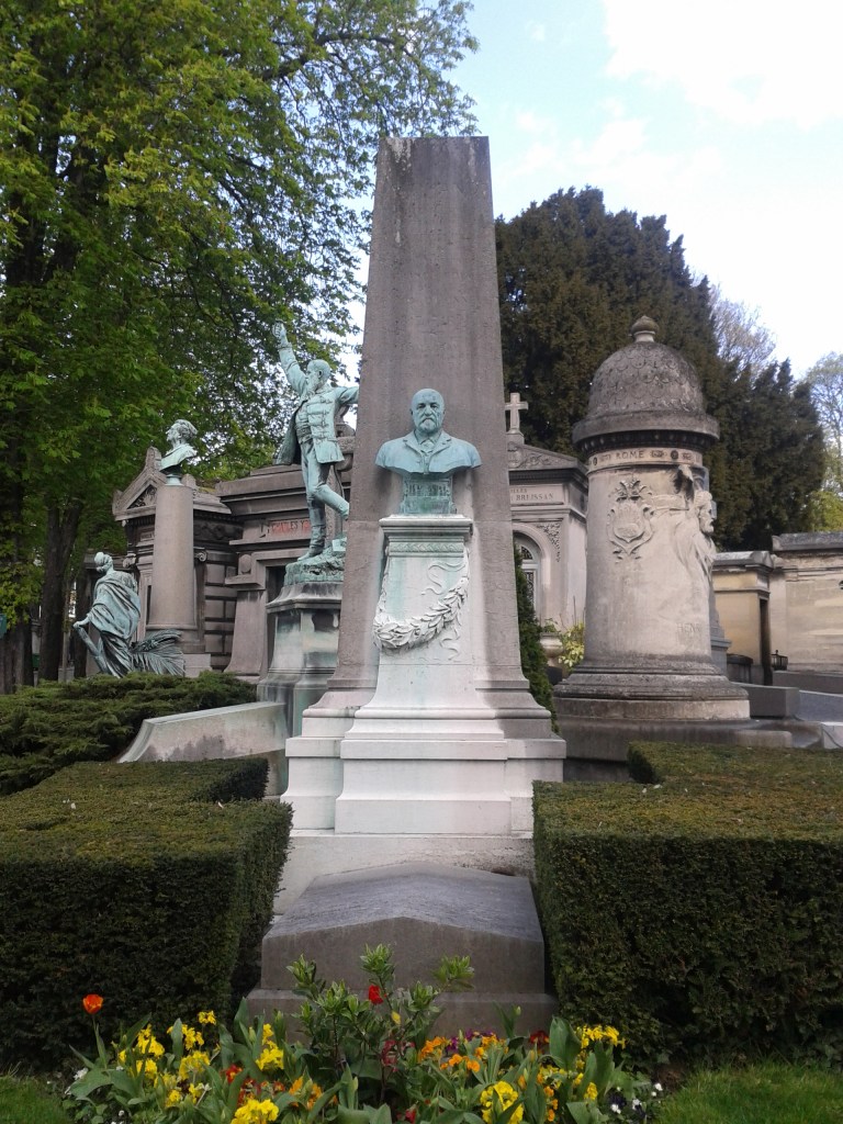 Les Statues - Photo by Amelia Edwards